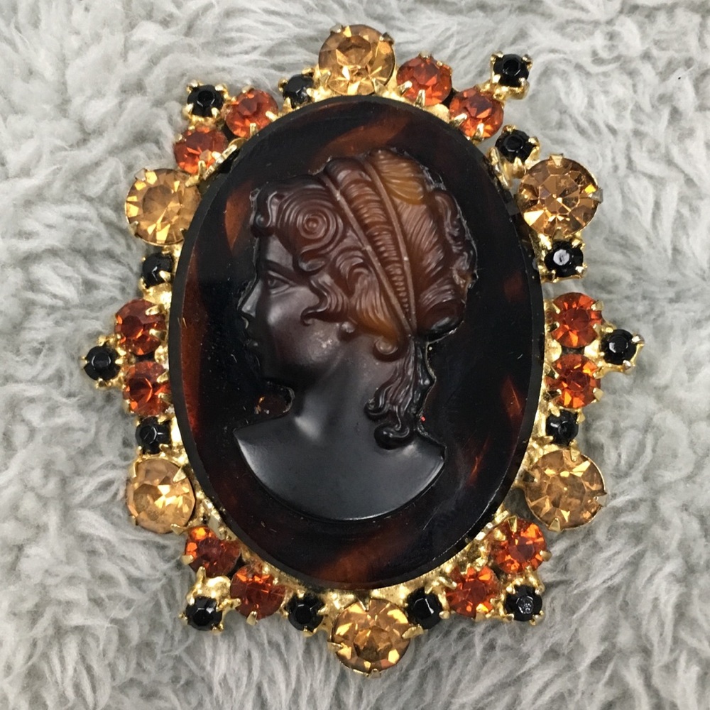 Vintage Delizza & Elster Juliana Cameo Brooch